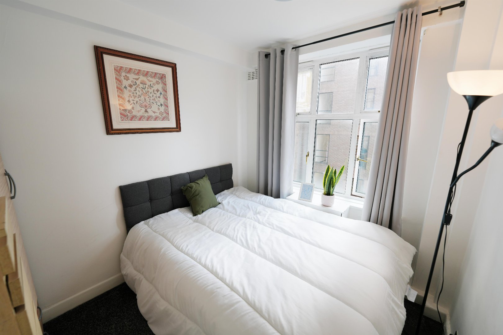 20 Park West — Room D2