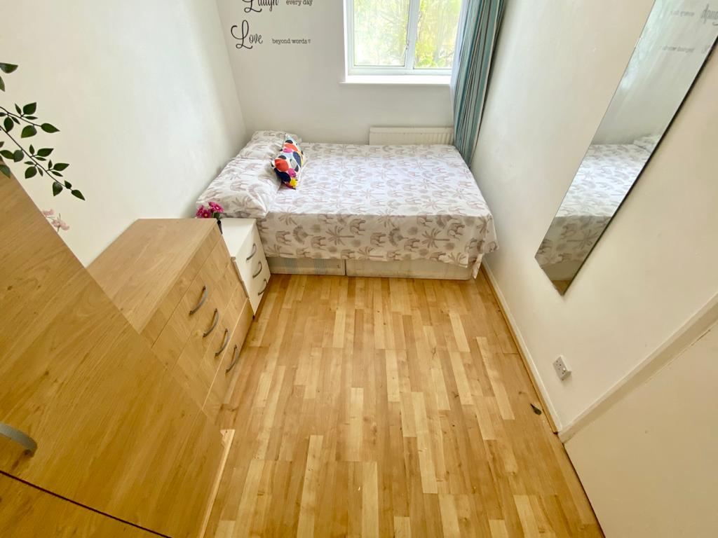 21 Blossom Close — Room 3