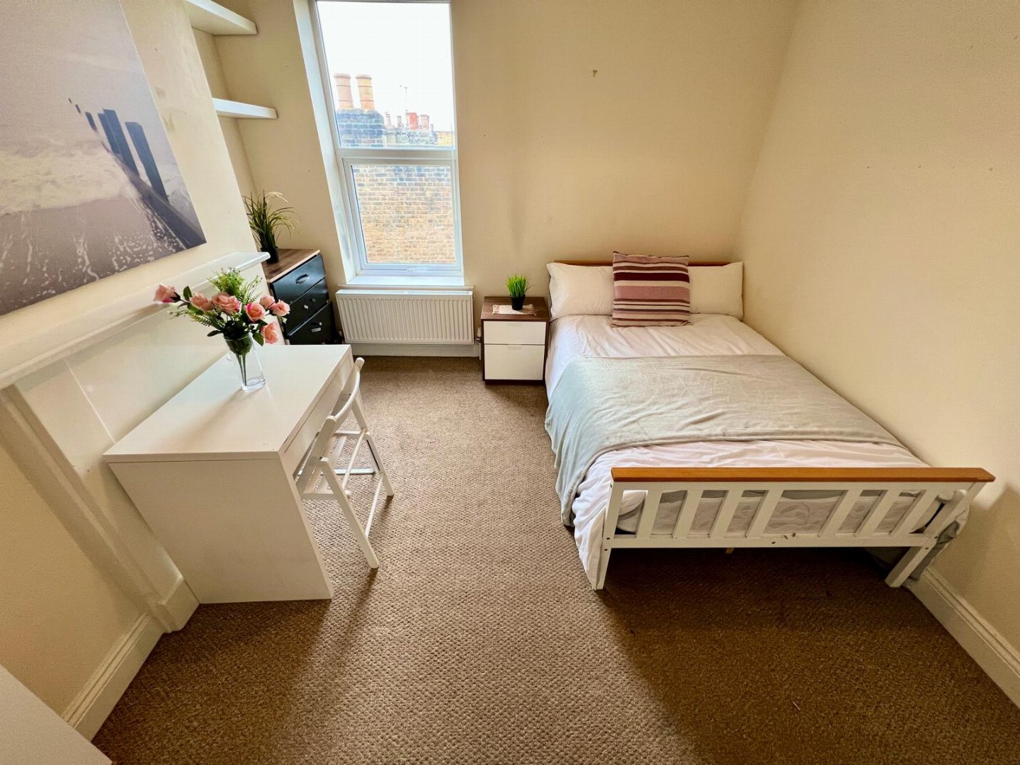 44 Barry Road — Room 4