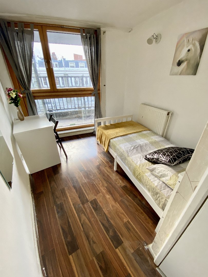 30 Upper Whistler Walk, World's End Estate — Room 1