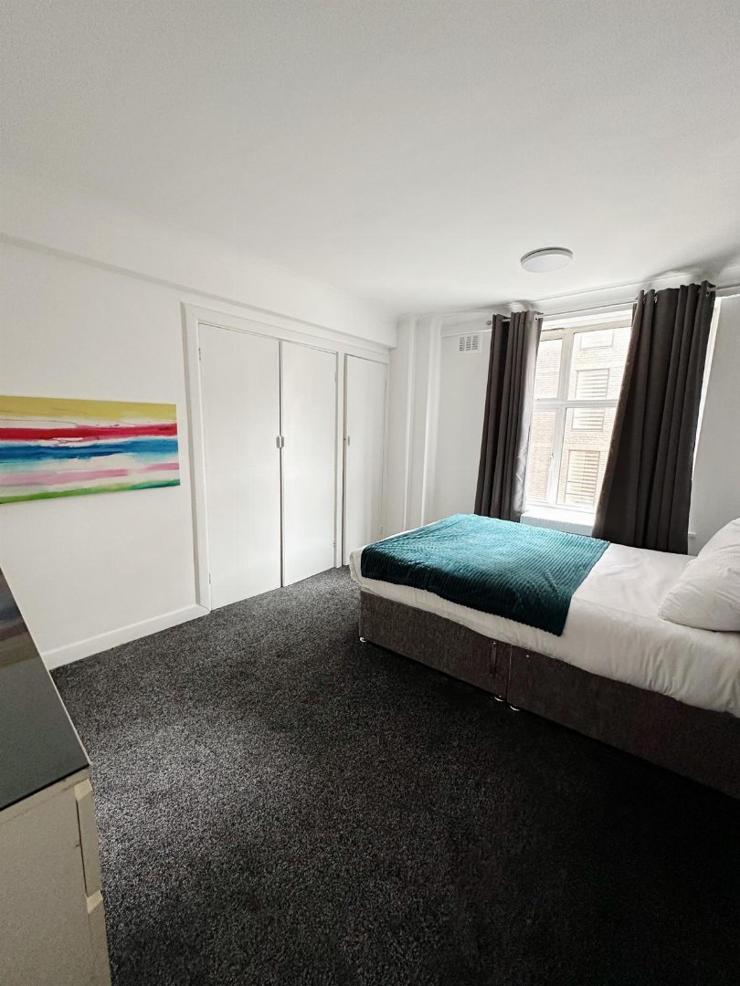 20 Park West — Room M1